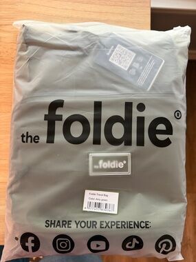 Foldie Amy Green Travel Garment Bag